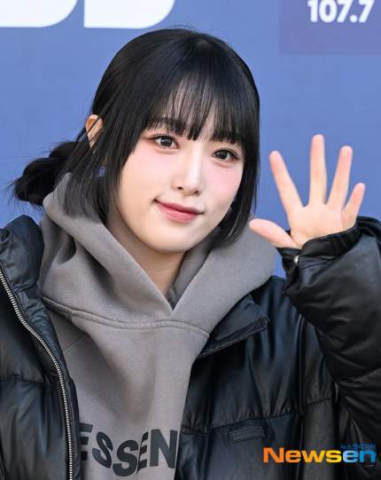 최예나, 클로즈업을 부르는 손 인사 [포토엔HD] - 뉴스엔
