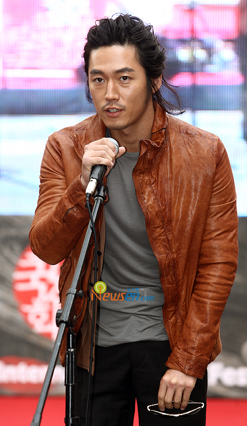 장혁 사과 “올해만 출연작 4편...죄송” 재치 눈길 - 손에 잡히는 뉴스 눈에 보이는 뉴스 - 뉴스엔