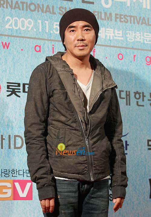 [포토엔]김지운 감독, ASIFF 심사위원장으로 참석했어요 - 손에 잡히는 뉴스 눈에 보이는 뉴스 - 뉴스엔