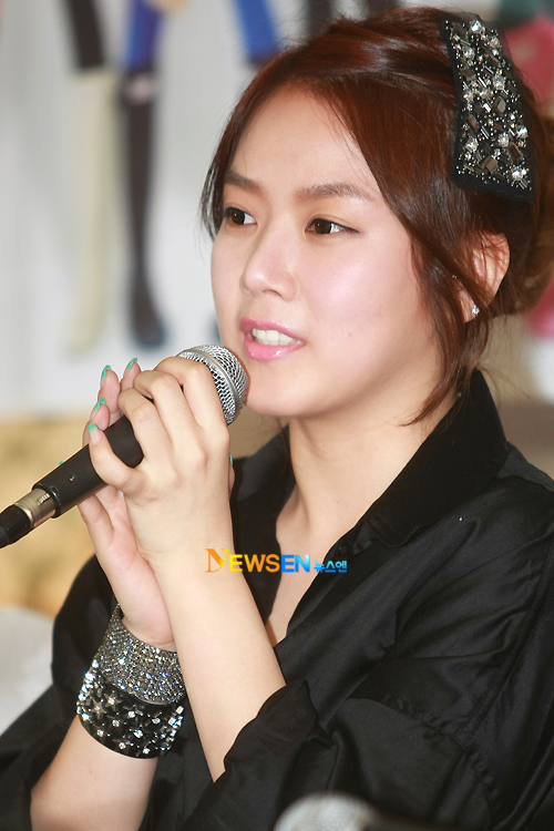[포토엔]티아라 소연 ‘소연만의 스타일 보여 드릴께요’ - 손에 잡히는 뉴스 눈에 보이는 뉴스 - 뉴스엔