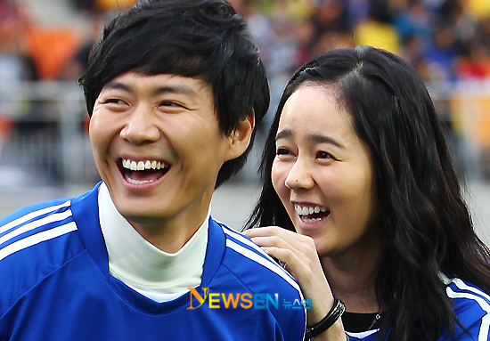 [포토엔]연정훈-한가인 ‘행복한 닮은꼴 미소’ - 손에 잡히는 뉴스 눈에 보이는 뉴스 - 뉴스엔