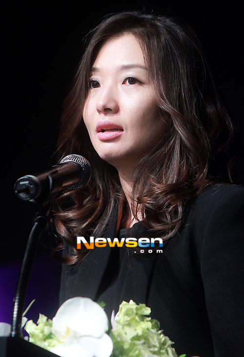 [포토엔]아시아 최초 하버드 종신교수 선정된 석지영 교수 - 손에 잡히는 뉴스 눈에 보이는 뉴스 - 뉴스엔