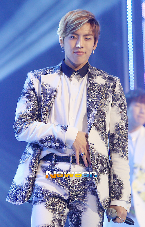 [포토엔]인피니트 동우 ‘부드러운 미소~’ - 손에 잡히는 뉴스 눈에 보이는 뉴스 - 뉴스엔