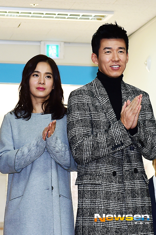 [포토엔]정혜영-션 부부 ‘1억씩 나란히 2억 기부’ - 손에 잡히는 뉴스 눈에 보이는 뉴스 - 뉴스엔