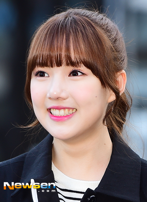 [포토엔]여자친구 예린 ‘이른 아침 출근길에도 단정한 비주얼’(출근길패션) - 손에 잡히는 뉴스 눈에 보이는 뉴스 - 뉴스엔