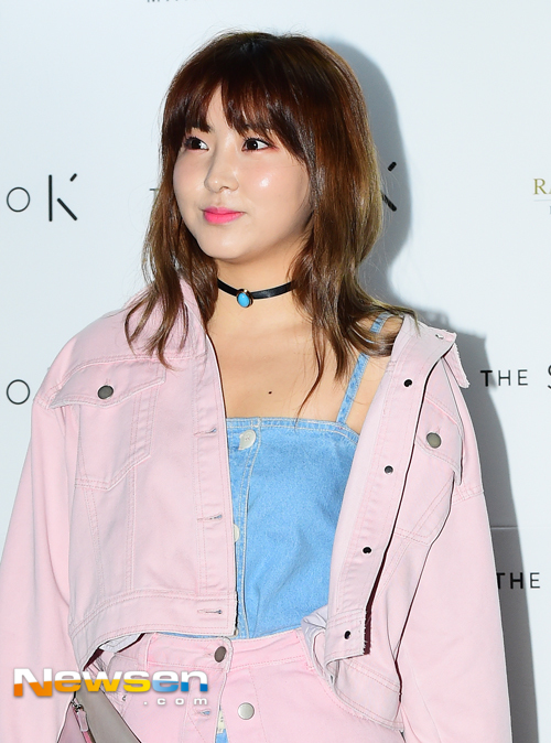 [포토엔]포미닛 소현 ‘끈 하나에 의지한 상의’ - 손에 잡히는 뉴스 눈에 보이는 뉴스 - 뉴스엔
