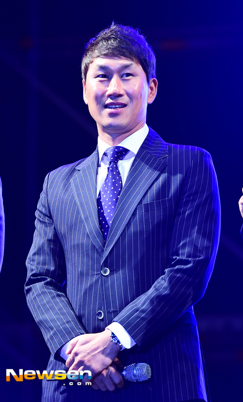 [포토엔화보]황선홍-유상철-이형택-이종범-안신애 ‘스포츠스타 모교찾아 인사’ - 손에 잡히는 뉴스 눈에 보이는 뉴스 - 뉴스엔
