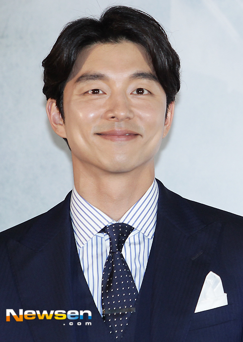 [포토엔]공유 ‘천만배우의 미소~’(밀정) - 손에 잡히는 뉴스 눈에 보이는 뉴스 - 뉴스엔