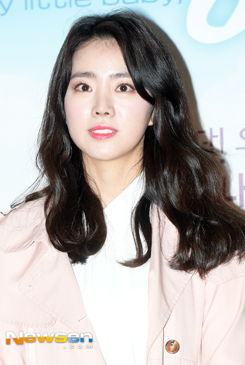 [포토엔] 한은서 ‘극장 시선 사로잡는 미모’ - 손에 잡히는 뉴스 눈에 보이는 뉴스 - 뉴스엔