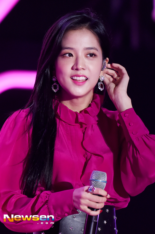 [포토엔HD]블랙핑크 지수 ‘서울광장을 빛내는 미모’ - 손에 잡히는 뉴스 눈에 보이는 뉴스 - 뉴스엔