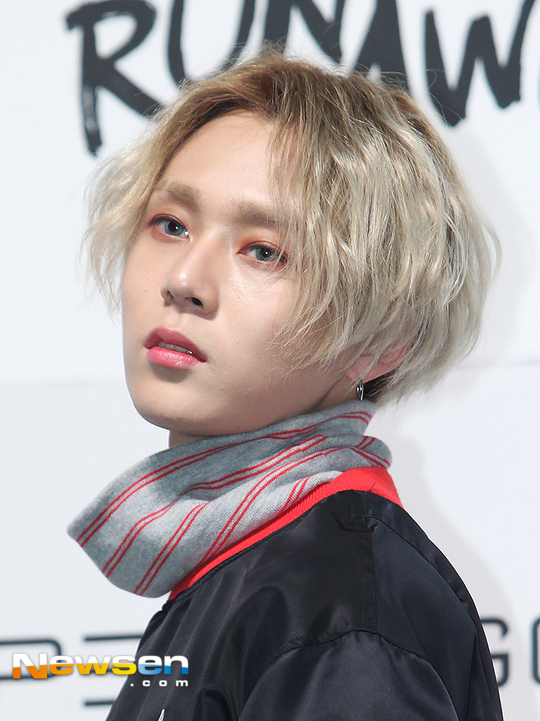 [포토엔HD] 펜타곤 이던 ‘탈색머리와 파란눈 완벽 소화’ - 손에 잡히는 뉴스 눈에 보이는 뉴스 - 뉴스엔