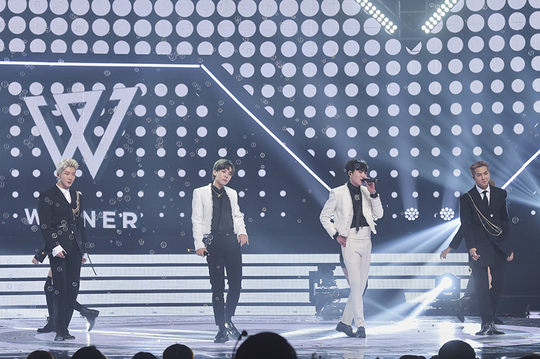[포토엔HD] 위너 ‘꽃청년들의 멋진 무대’(MBC 가요대제전) - 손에 잡히는 뉴스 눈에 보이는 뉴스 - 뉴스엔