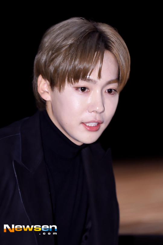 [포토엔HD] 위너 김진우 ‘빛나는 꽃미모’ - 손에 잡히는 뉴스 눈에 보이는 뉴스 - 뉴스엔