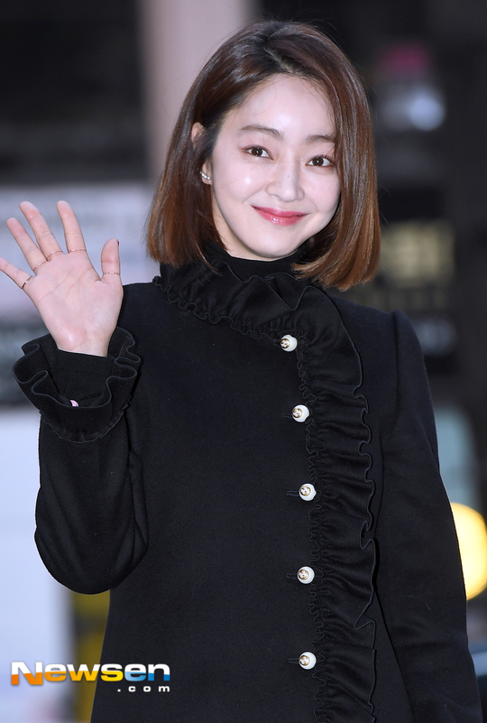 [포토엔HD] 서효림 ‘사랑스러운 손인사’ - 손에 잡히는 뉴스 눈에 보이는 뉴스 - 뉴스엔