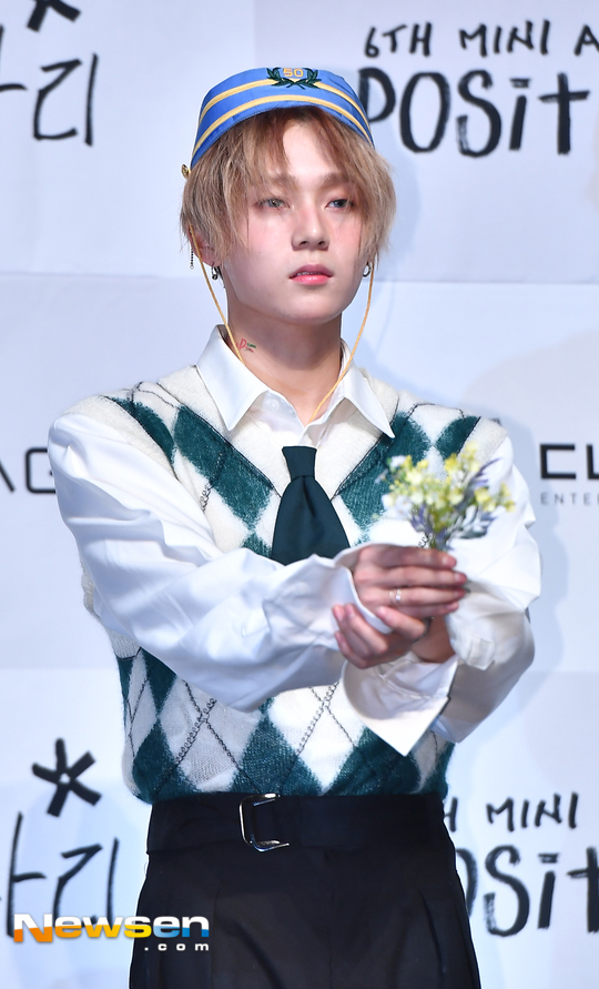 [포토엔HD]펜타곤 이던 ‘꽃 한송이 받으세요’ - 손에 잡히는 뉴스 눈에 보이는 뉴스 - 뉴스엔