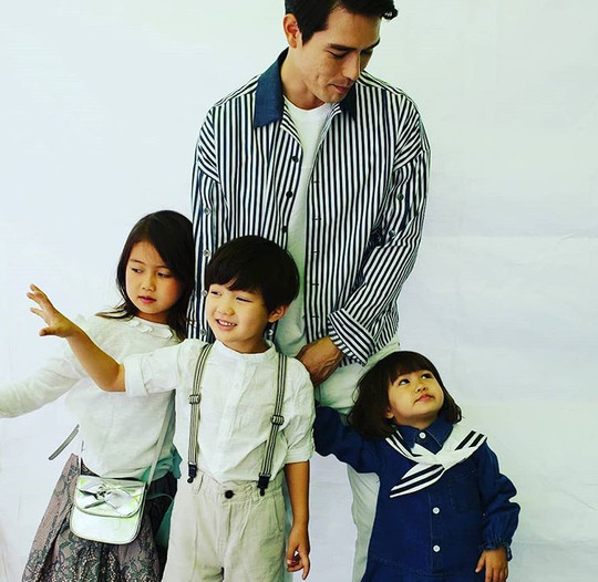 ‘훌쩍 큰 태남매’ 리키김♥류승주, 반가운 근황 - 손에 잡히는 뉴스 눈에 보이는 뉴스 - 뉴스엔
