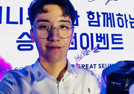 승리, 팬사랑 뿜뿜 사인회 인증샷 “VIP는 내 모든 것” - 손에 잡히는 뉴스 눈에 보이는 뉴스 - 뉴스엔