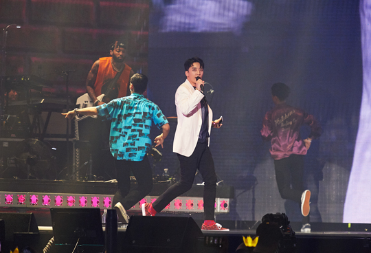 승리, 서울 콘서트 성료 “빅뱅 돌아오기 전까지 내가 보답할것” - 손에 잡히는 뉴스 눈에 보이는 뉴스 - 뉴스엔