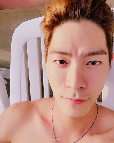 홍종현, 수영장서 조각상 복근 공개 ‘몸매 이정도였어?’ - 손에 잡히는 뉴스 눈에 보이는 뉴스 - 뉴스엔