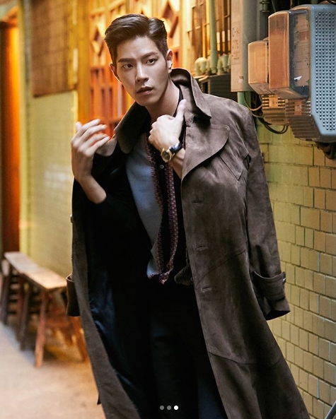홍종현, 화보 B컷 맞아? 탄탄 식스팩으로 뽐낸 A컷 몸매 - 손에 잡히는 뉴스 눈에 보이는 뉴스 - 뉴스엔