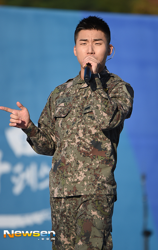 빅뱅 대성 ‘너의 가슴에 빵야~’ (지상군 페스티벌) [포토엔HD] - 손에 잡히는 뉴스 눈에 보이는 뉴스 - 뉴스엔