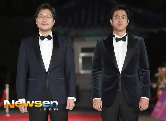 유재명-전석호 ‘명배우들의 존재감’[포토엔HD] - 손에 잡히는 뉴스 눈에 보이는 뉴스 - 뉴스엔