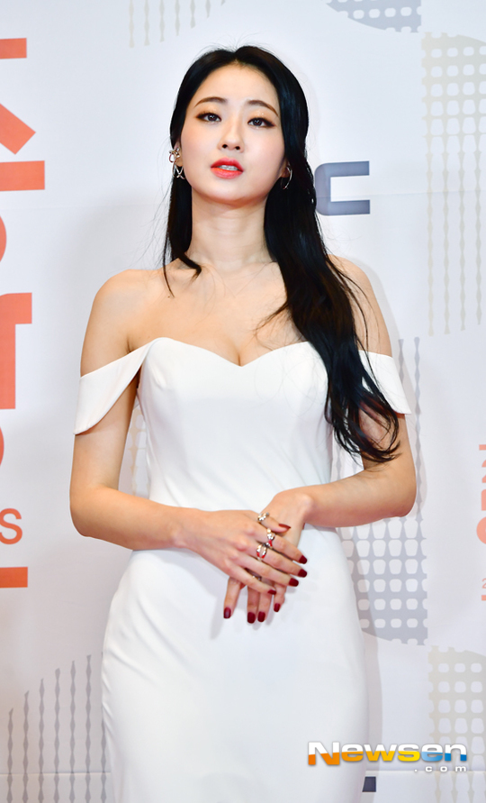 경리 ‘흘러 내릴 것 같은 과감한 드레스’[포토엔HD화보] - 손에 잡히는 뉴스 눈에 보이는 뉴스 - 뉴스엔