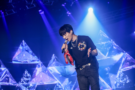2PM 준호, 단독콘서트서 눈물 “2PM과 팬, 내 청춘의 모든 것” - 손에 잡히는 뉴스 눈에 보이는 뉴스 - 뉴스엔