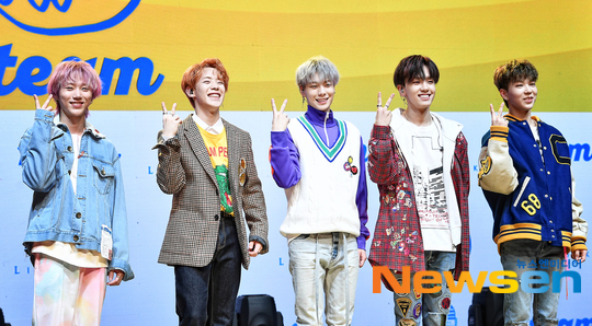 1TEAM ‘무대위 훈훈한 비주얼 ’[포토엔HD] - 손에 잡히는 뉴스 눈에 보이는 뉴스 - 뉴스엔