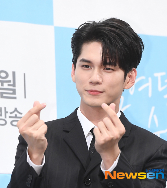 옹성우, 옹배우로 돌아온 블랙수트 옹비드 [포토엔HD화보] - 손에 잡히는 뉴스 눈에 보이는 뉴스 - 뉴스엔