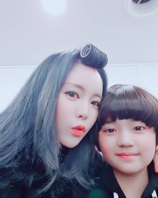 “세상 귀요미 필구” 홍진영, 김강훈 옆 팬심 폭발 미소[SNS★컷] - 손에 잡히는 뉴스 눈에 보이는 뉴스 - 뉴스엔