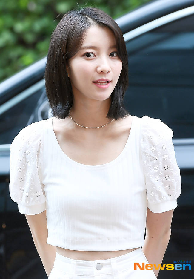 오마이걸 비니, 청순미 넘치는 단발미모[포토엔HD] - 손에 잡히는 뉴스 눈에 보이는 뉴스 - 뉴스엔