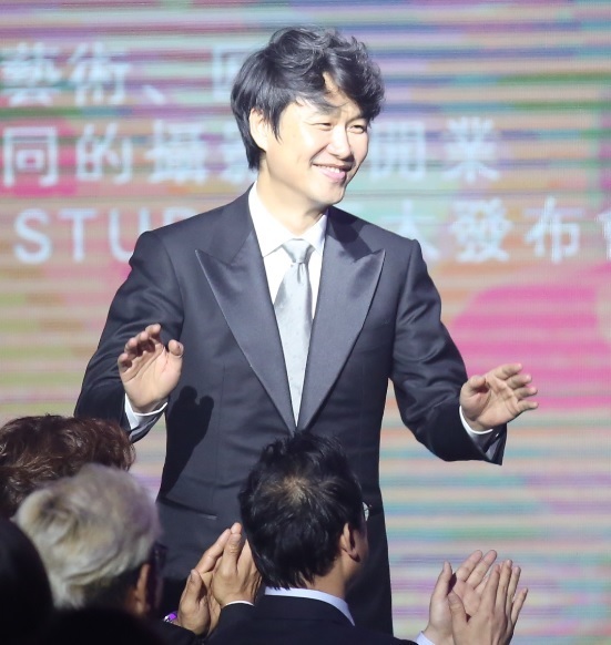 ‘채시라♥’ 김태욱, 코스닥 입성 코앞…상장 예비심사 통과 - 뉴스 썸네일 이미지