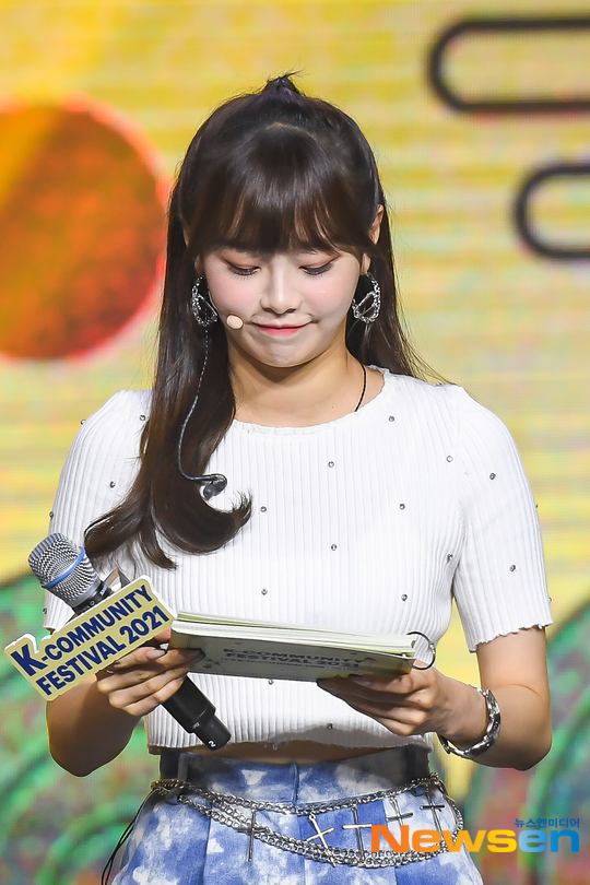 이달의 소녀 츄, 긴장 일도 없는 만능 MC [포토엔HD] - 손에 잡히는 뉴스 눈에 보이는 뉴스 - 뉴스엔