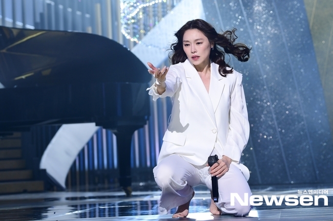 차지연, 심장 멎게 하는 축하 무대[포토엔HD] - 손에 잡히는 뉴스 눈에 보이는 뉴스 - 뉴스엔