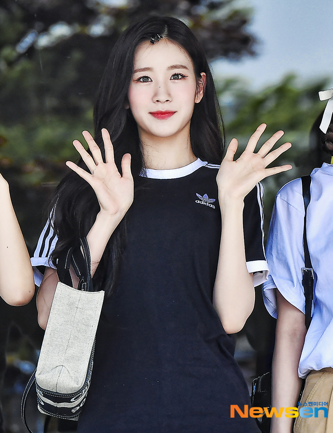 woo!ah! (우아!) 우연, 예쁜 얼굴에 미소는 덤 [포토엔HD] - 손에 잡히는 뉴스 눈에 보이는 뉴스 - 뉴스엔