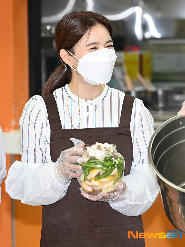 박시은, ‘장아찌 담기’ 분위기 메이커 [포토엔HD] - 손에 잡히는 뉴스 눈에 보이는 뉴스 - 뉴스엔