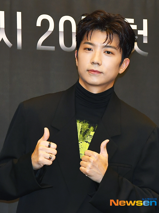 2PM 장우영, 백만불짜리 미소 [포토엔HD] - 손에 잡히는 뉴스 눈에 보이는 뉴스 - 뉴스엔