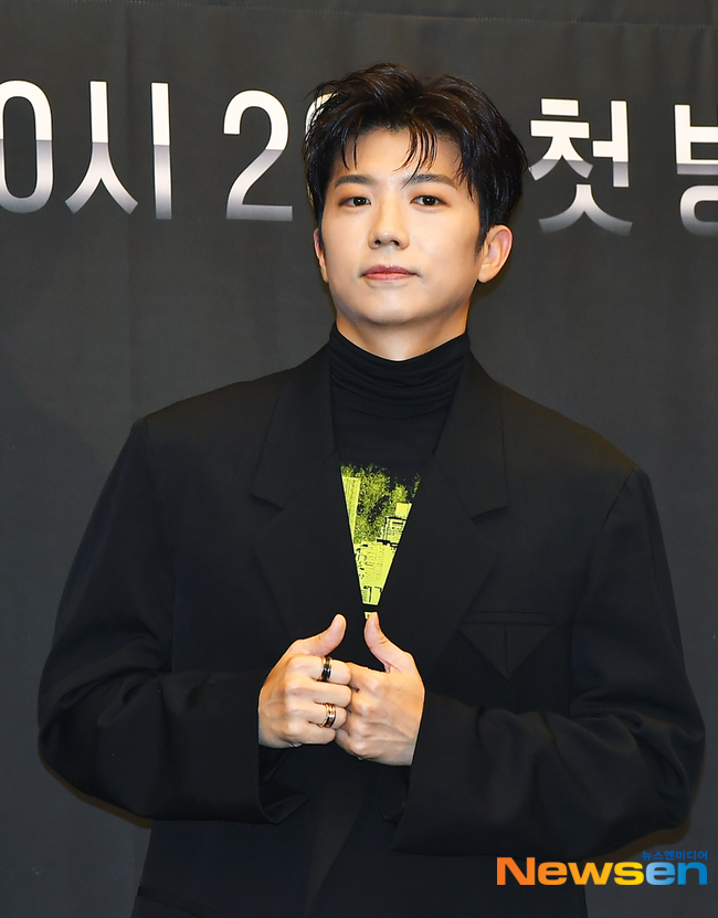 2PM 장우영, 훈훈한 눈빛~ [포토엔HD] - 손에 잡히는 뉴스 눈에 보이는 뉴스 - 뉴스엔