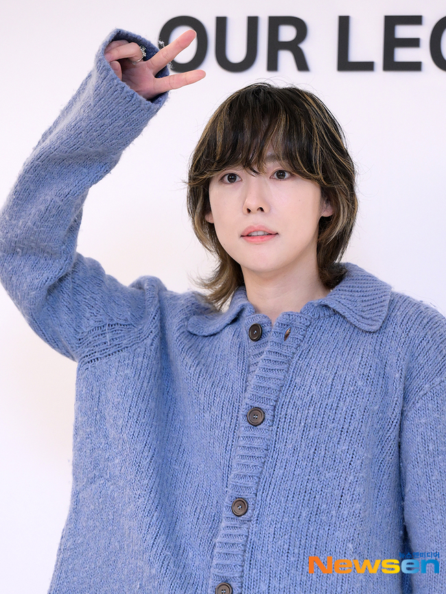 위너 김진우, V는 머리위로~[포토엔HD] - 손에 잡히는 뉴스 눈에 보이는 뉴스 - 뉴스엔