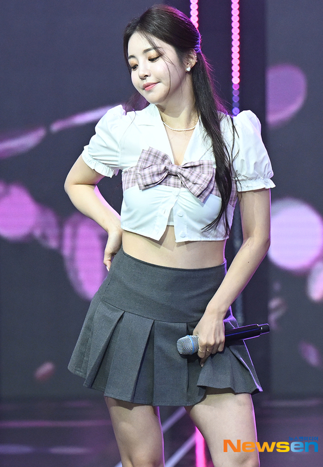 브레이브걸스 유정, 시크한 리본요정 [포토엔HD] - 손에 잡히는 뉴스 눈에 보이는 뉴스 - 뉴스엔