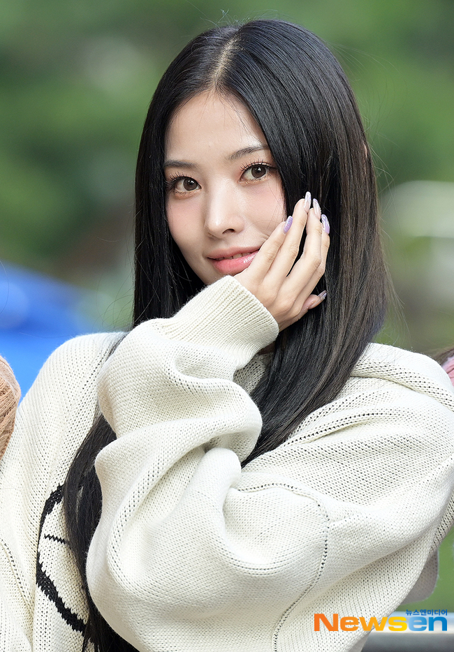 엔믹스 지니, 미모 과시중~[포토엔HD] - 손에 잡히는 뉴스 눈에 보이는 뉴스 - 뉴스엔