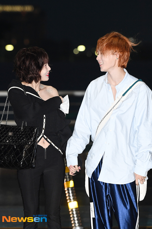현아♥던 ‘바라만 봐도 사랑 그 자체’[포토엔HD] - 손에 잡히는 뉴스 눈에 보이는 뉴스 - 뉴스엔