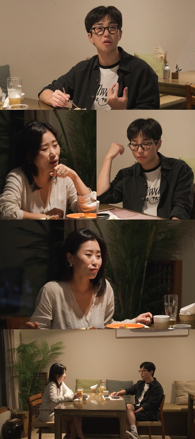 동해무릉제에서 열정적으로 공연하는 딘딘