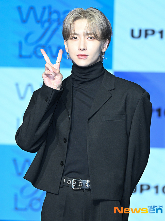 업텐션 샤오, 귀공자의 브이 [포토엔HD] - 손에 잡히는 뉴스 눈에 보이는 뉴스 - 뉴스엔
