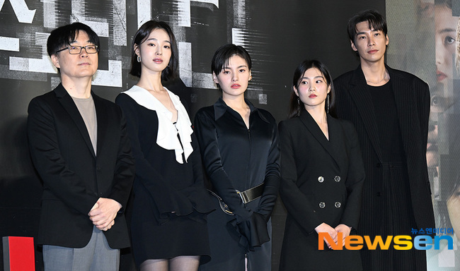 ‘썸바디’ 정지우 감독이 만든 기괴한 멜로 드라마 [종합] - 손에 잡히는 뉴스 눈에 보이는 뉴스 - 뉴스엔