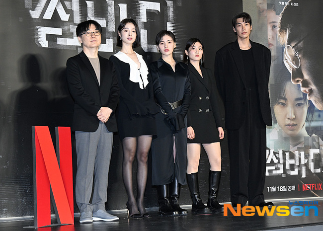 포즈 취하는 ‘썸바디’ 주역들 [포토엔HD] - 손에 잡히는 뉴스 눈에 보이는 뉴스 - 뉴스엔