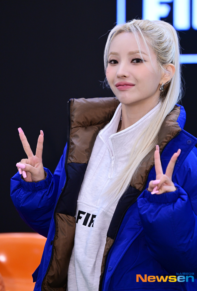 전소연, 손가락 길어 보이는 브이[포토엔HD] - 손에 잡히는 뉴스 눈에 보이는 뉴스 - 뉴스엔
