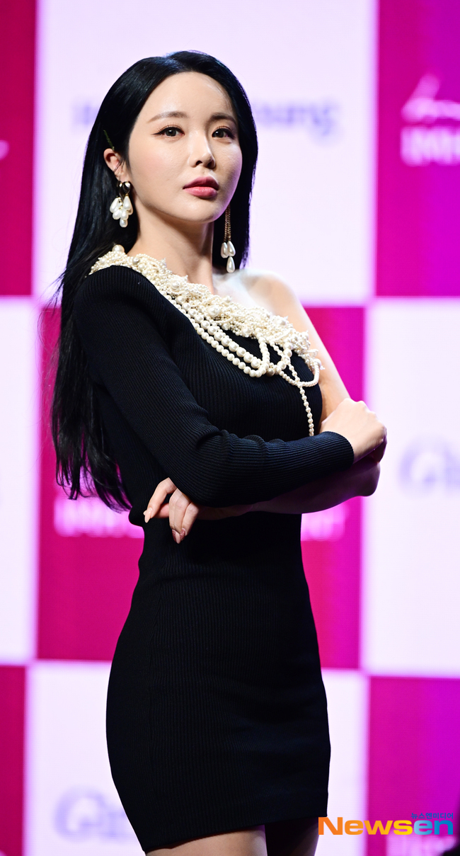 홍진영, 변함 없는 모습으로[포토엔HD] - 손에 잡히는 뉴스 눈에 보이는 뉴스 - 뉴스엔