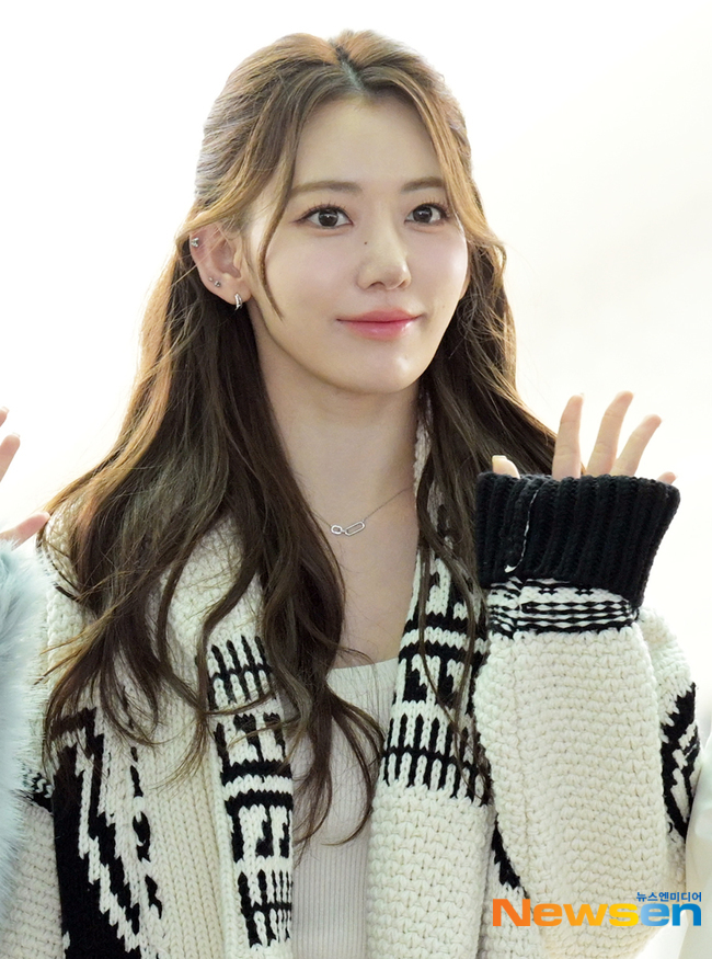 르세라핌 사쿠라, 청순해진 비주얼[포토엔HD] - 뉴스엔